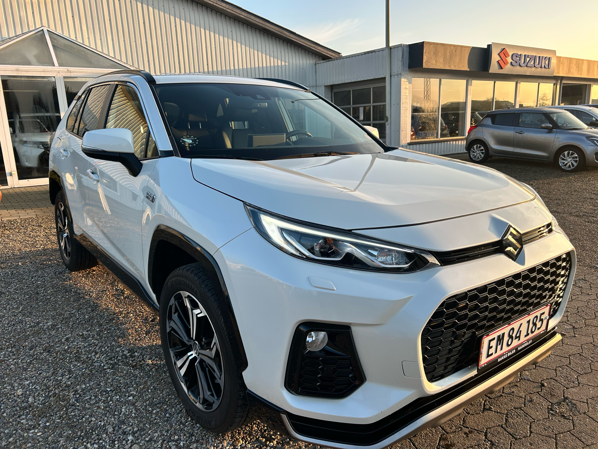 Billede af Suzuki Across 2,5 Plugin-hybrid Adventure E-CVT 306HK 5d Trinl. Gear