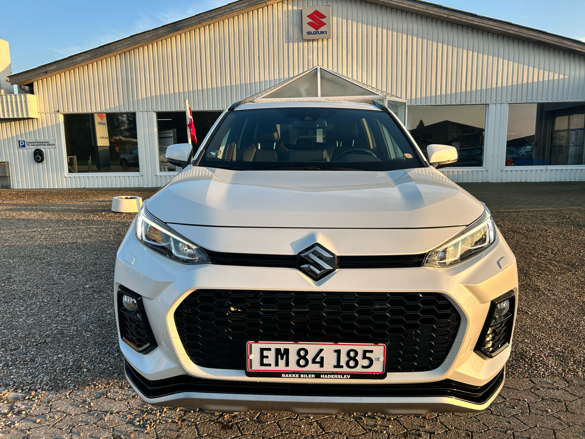 Billede af Suzuki Across 2,5 Plugin-hybrid Adventure E-CVT 306HK 5d Trinl. Gear