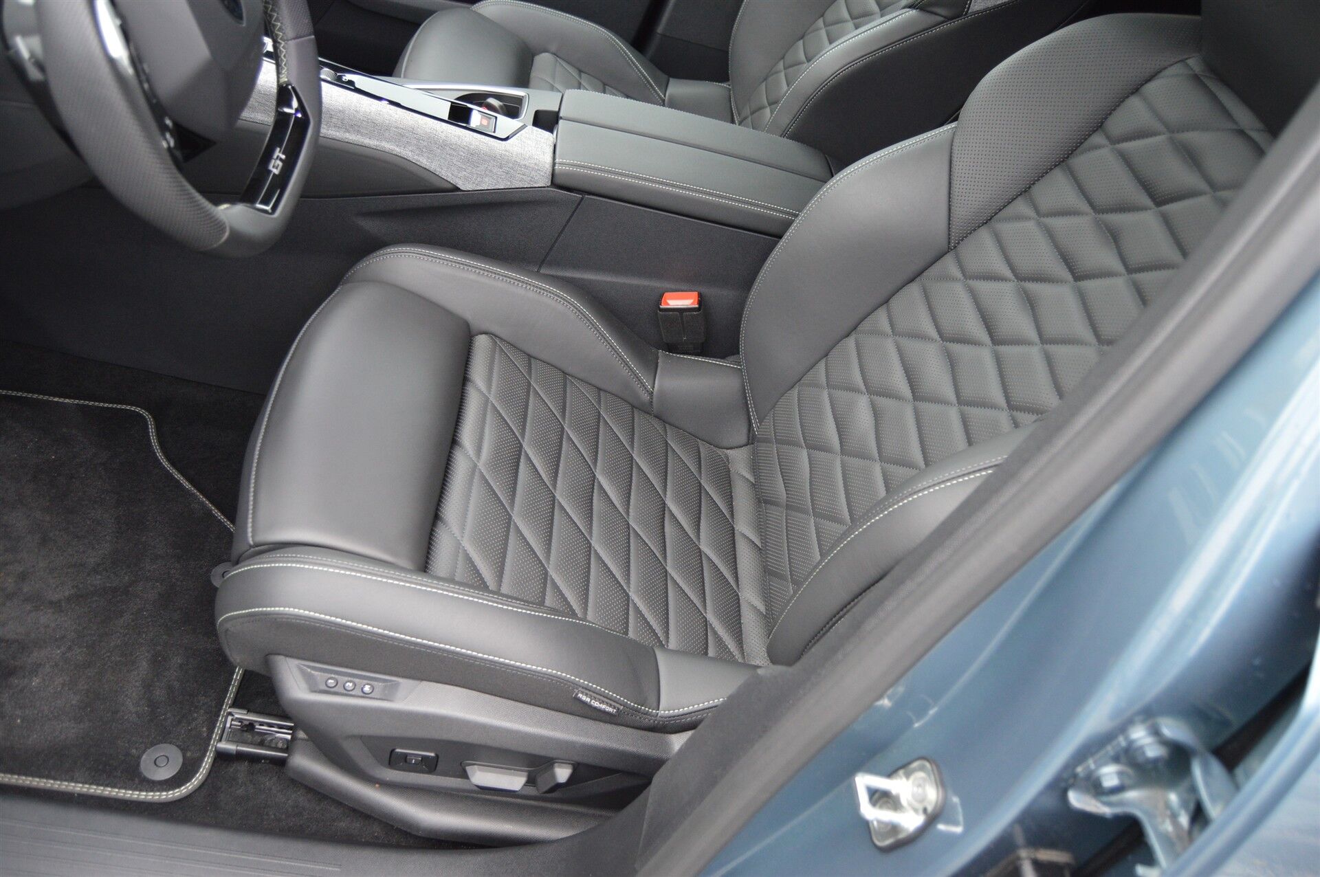 Billede af Peugeot e-3008 EL GT Pack 210HK 5d Aut.