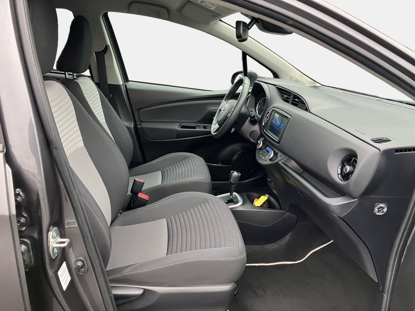 Billede af Toyota Yaris 1,5 Hybrid H2 Limited E-CVT 100HK 5d Trinl. Gear