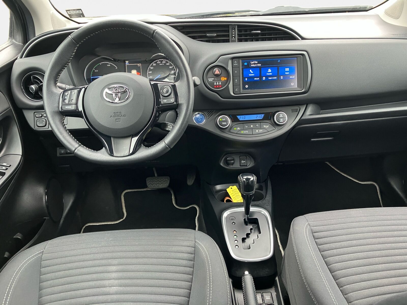 Billede af Toyota Yaris 1,5 Hybrid H2 Limited E-CVT 100HK 5d Trinl. Gear