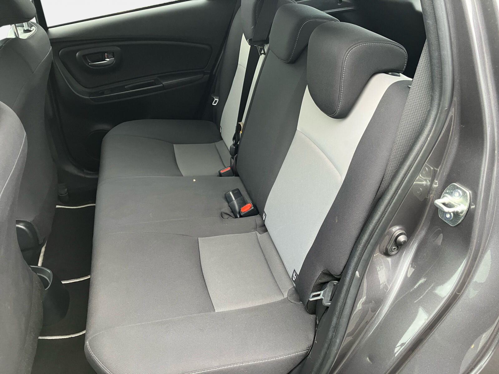 Billede af Toyota Yaris 1,5 Hybrid H2 Limited E-CVT 100HK 5d Trinl. Gear