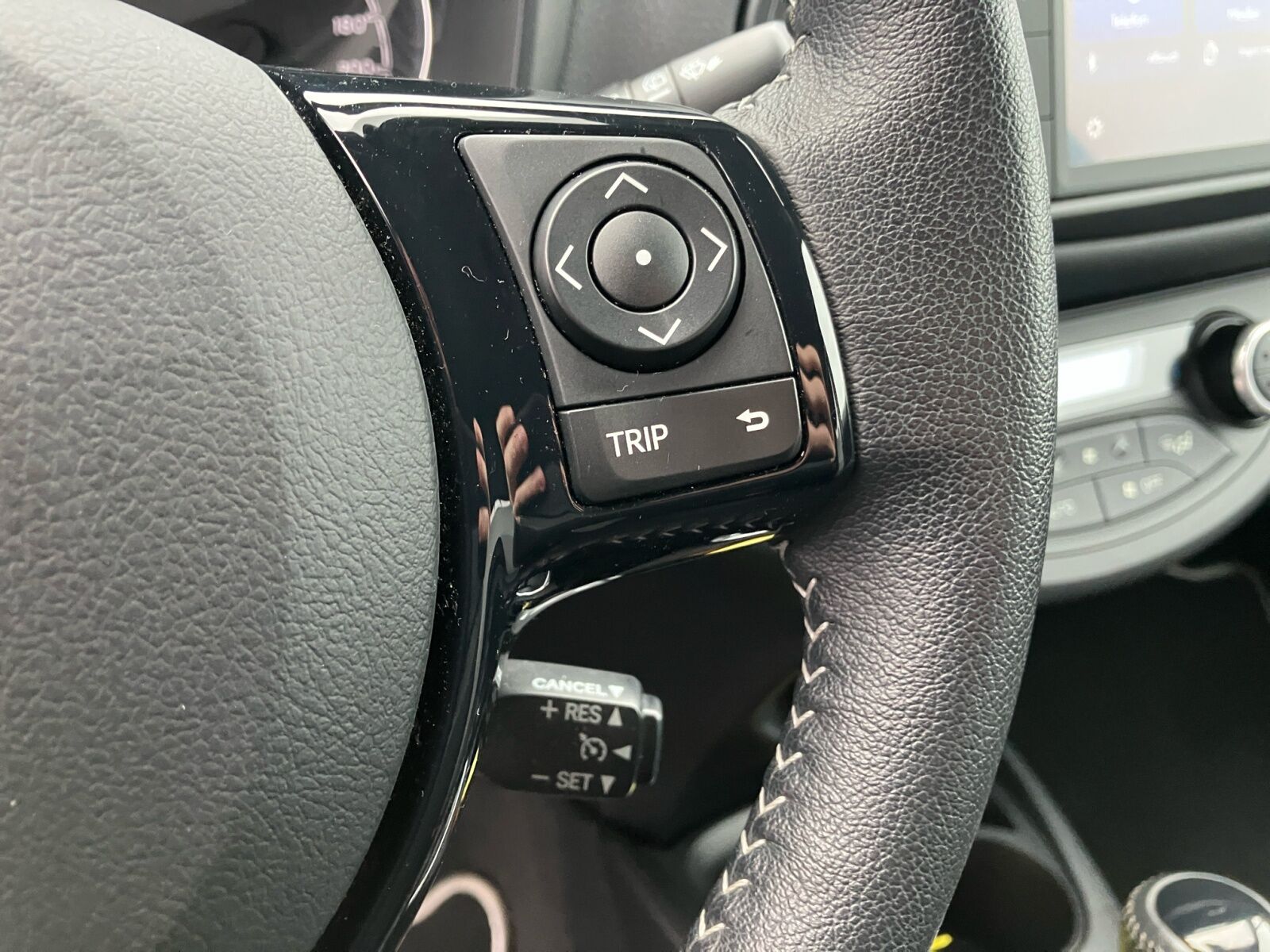 Billede af Toyota Yaris 1,5 Hybrid H2 Limited E-CVT 100HK 5d Trinl. Gear