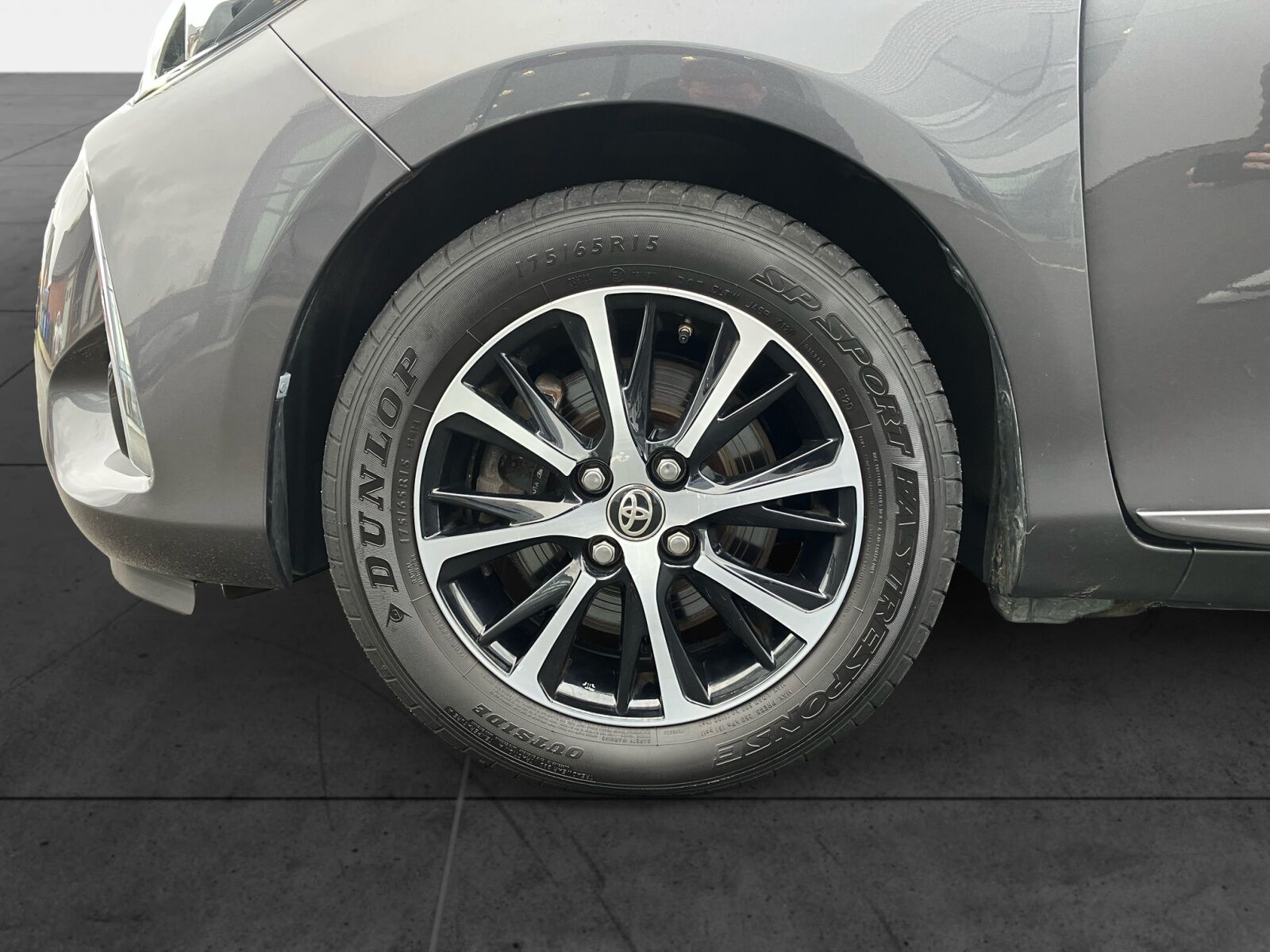 Billede af Toyota Yaris 1,5 Hybrid H2 Limited E-CVT 100HK 5d Trinl. Gear