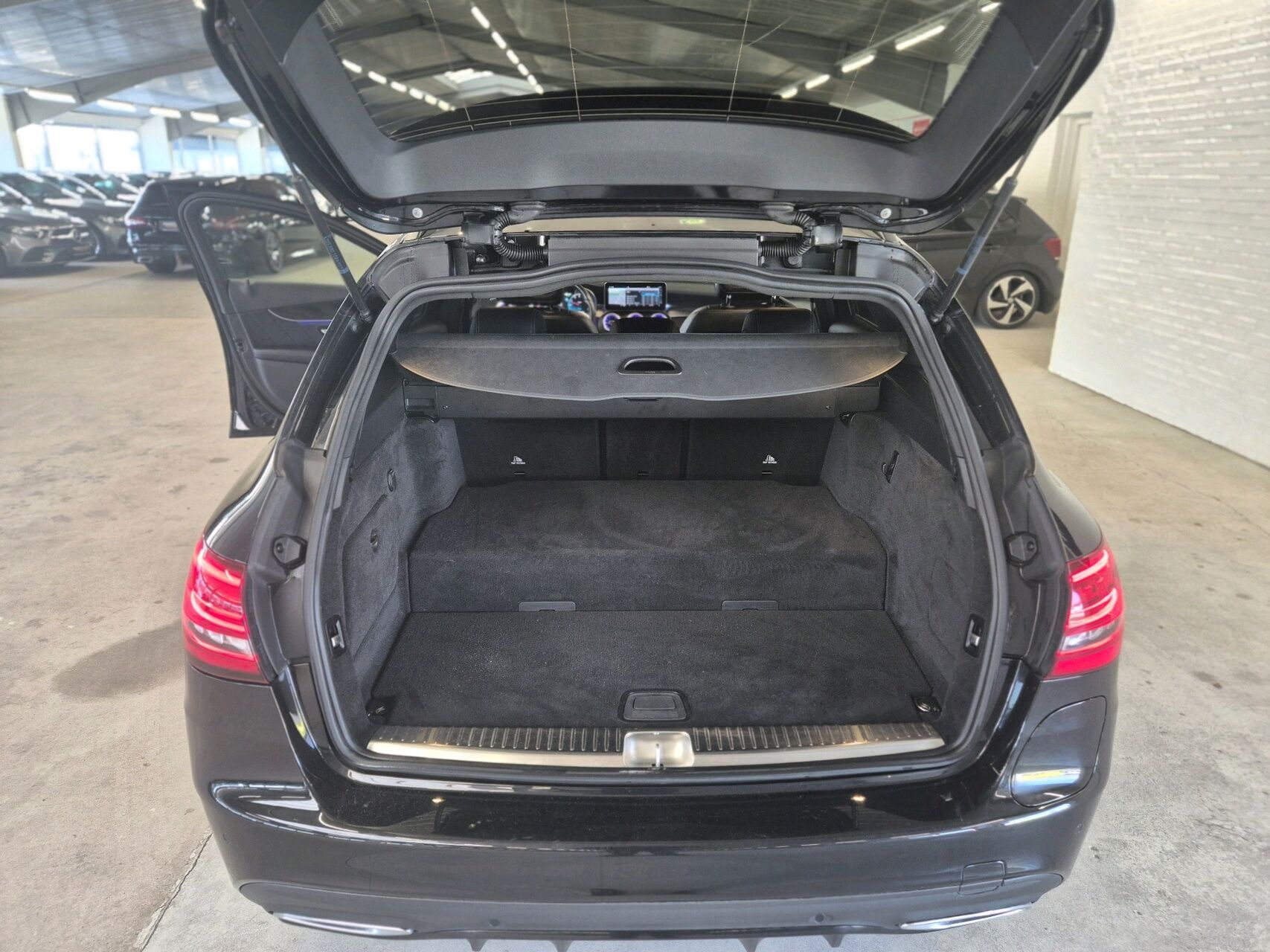 Billede af Mercedes-Benz C300 de T 2,0 CDI  Plugin-hybrid AMG Line 9G-Tronic 306HK Stc Aut.