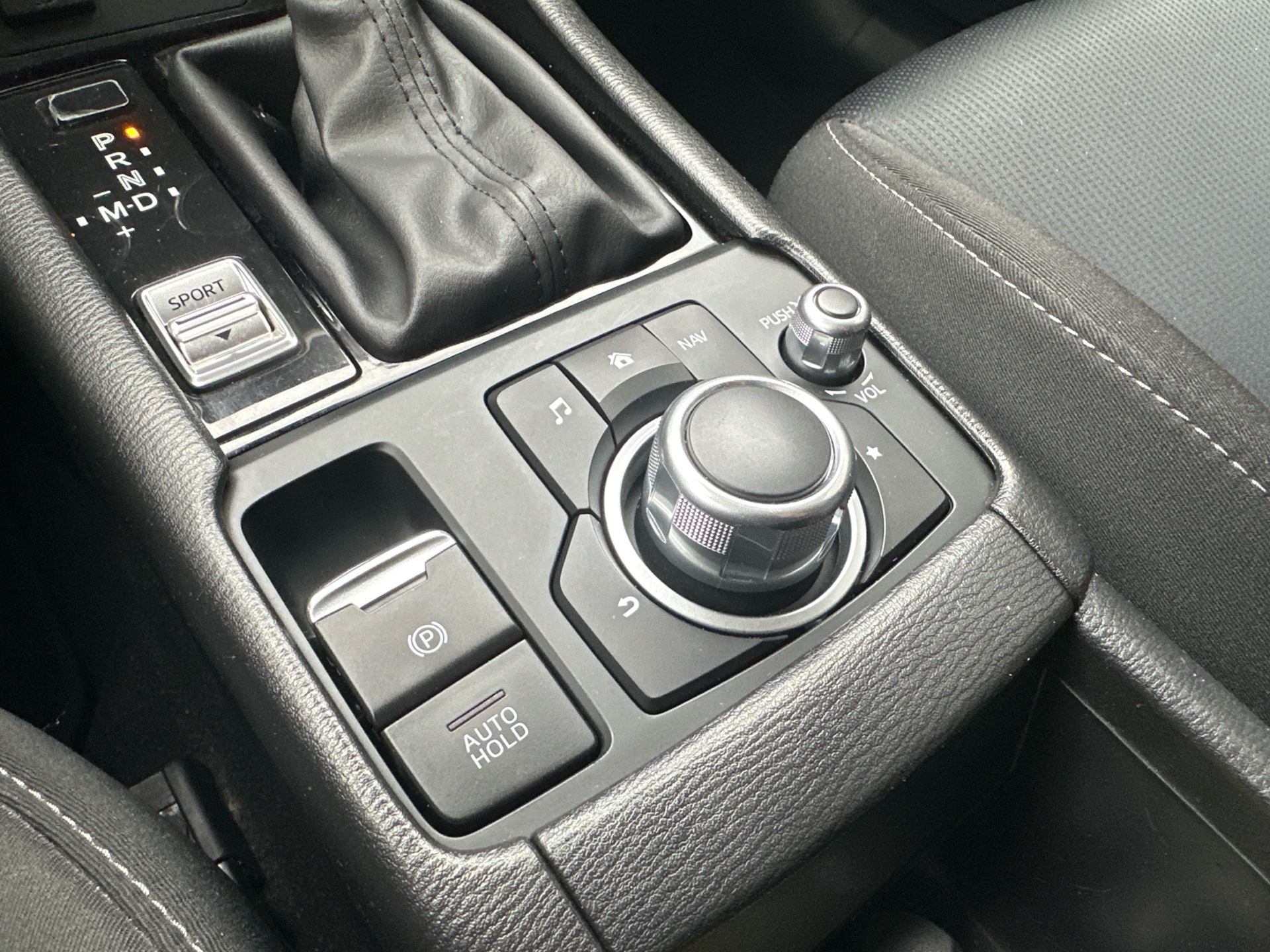 Billede af Mazda CX-3 2,0 Skyactiv-G Vision 121HK 5d 6g Aut.