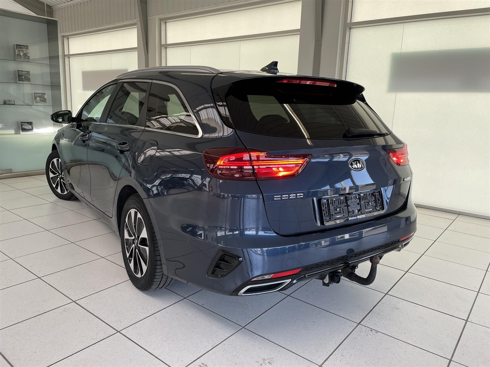 Billede af Kia Ceed SW 1,6 GDI PHEV  Plugin-hybrid Upgrade m/Plus DCT 141HK Stc 6g Aut.