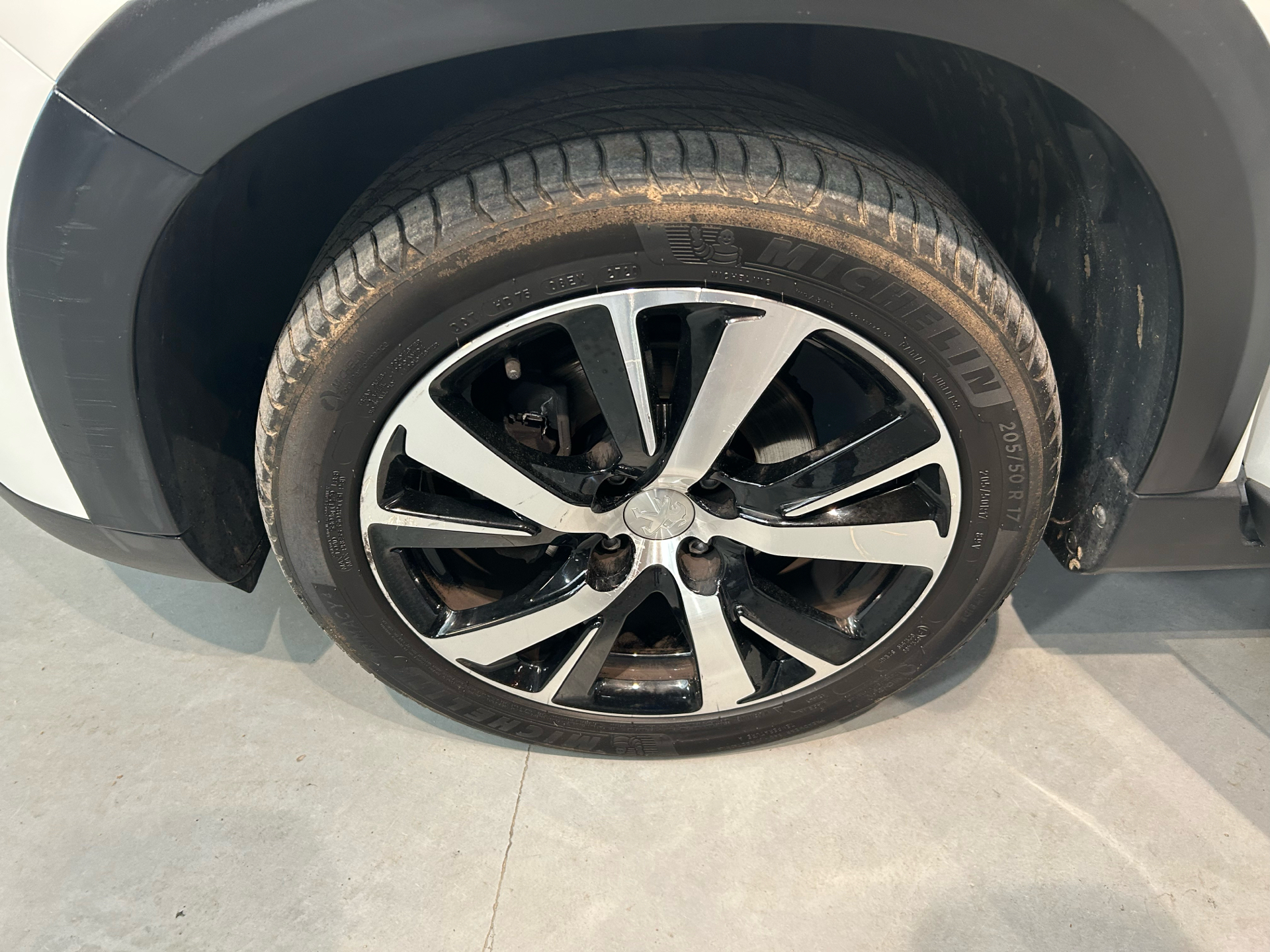 Billede af Peugeot 2008 1,6 BlueHDi Allure 120HK 6g