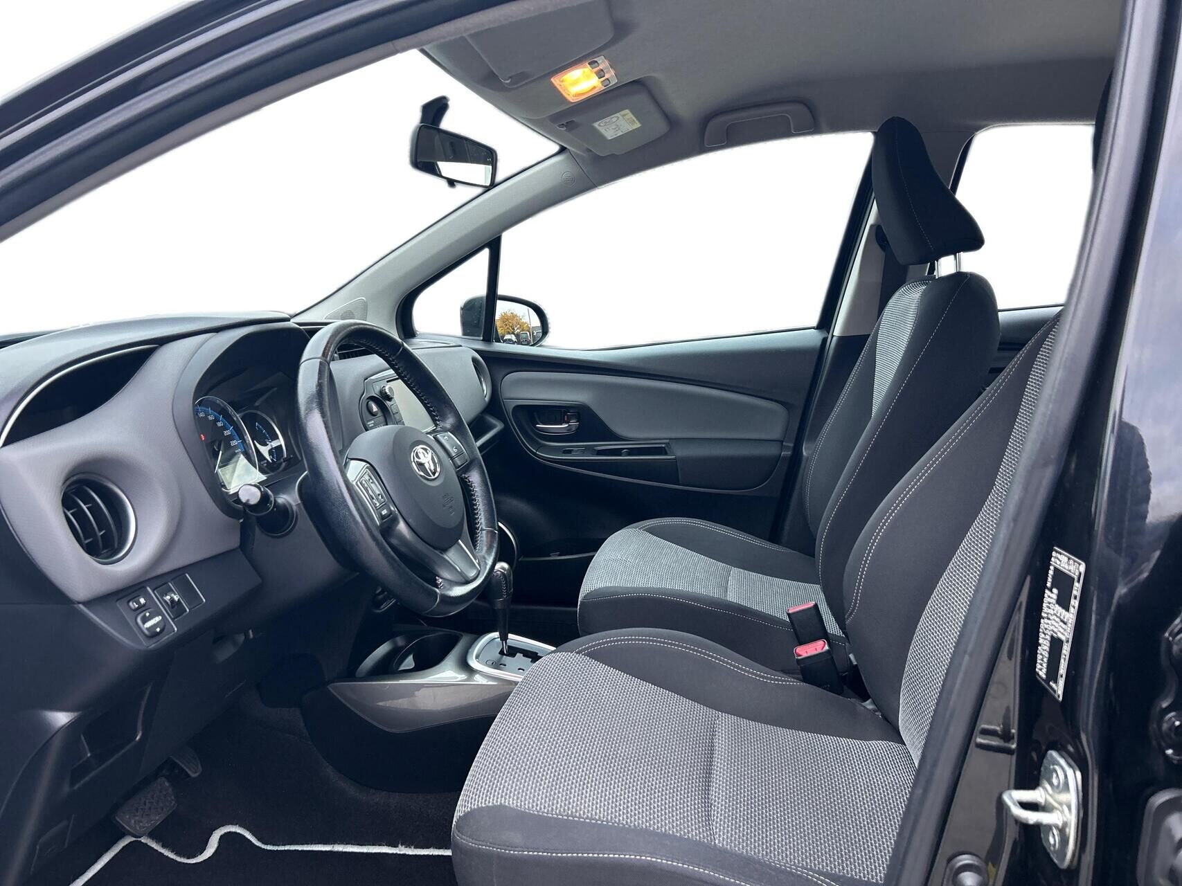 Billede af Toyota Yaris 1,5 Hybrid H2 E-CVT 100HK 5d Trinl. Gear