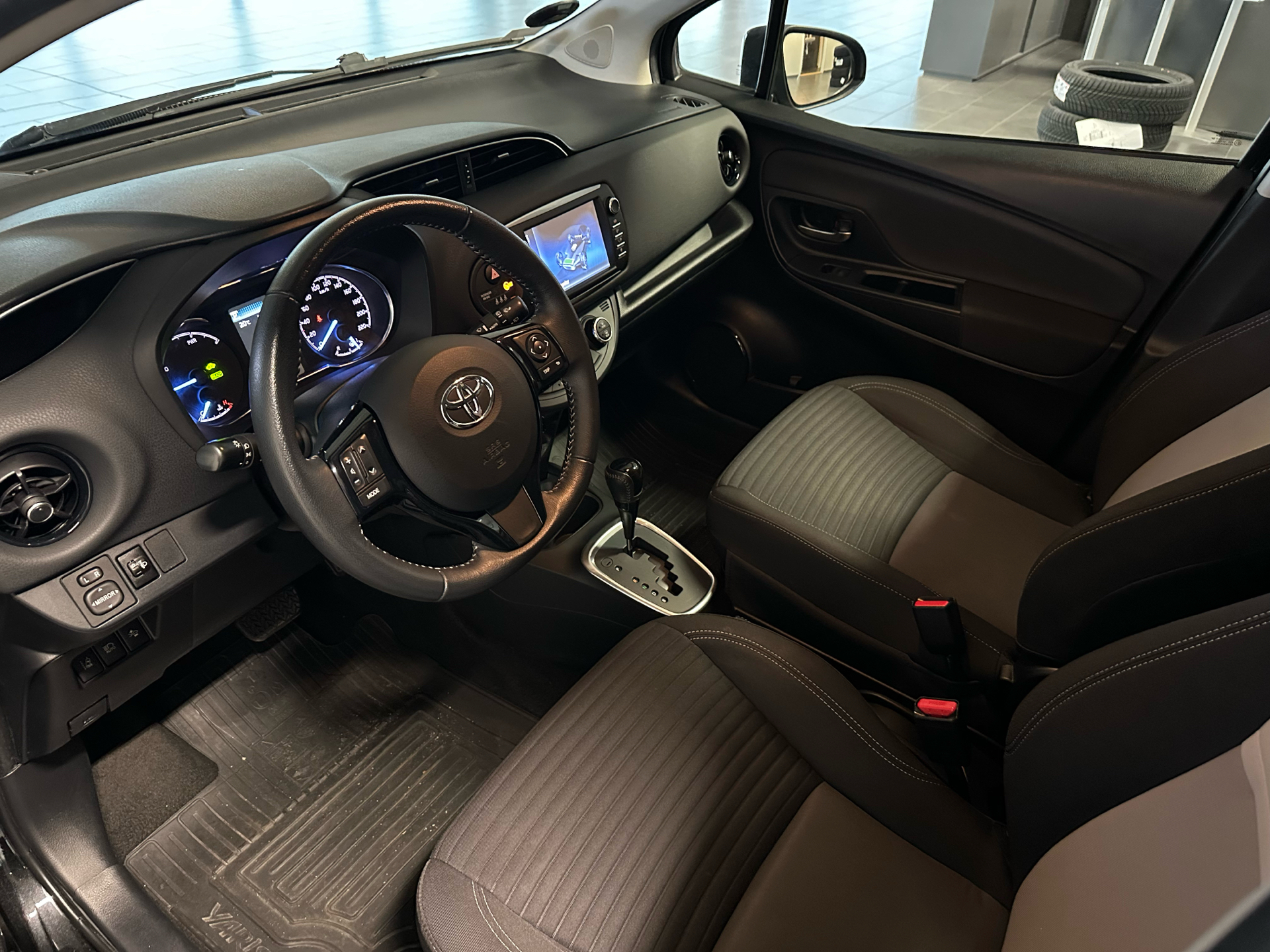 Billede af Toyota Yaris 1,5 Hybrid H2 Premium E-CVT 100HK 5d Trinl. Gear