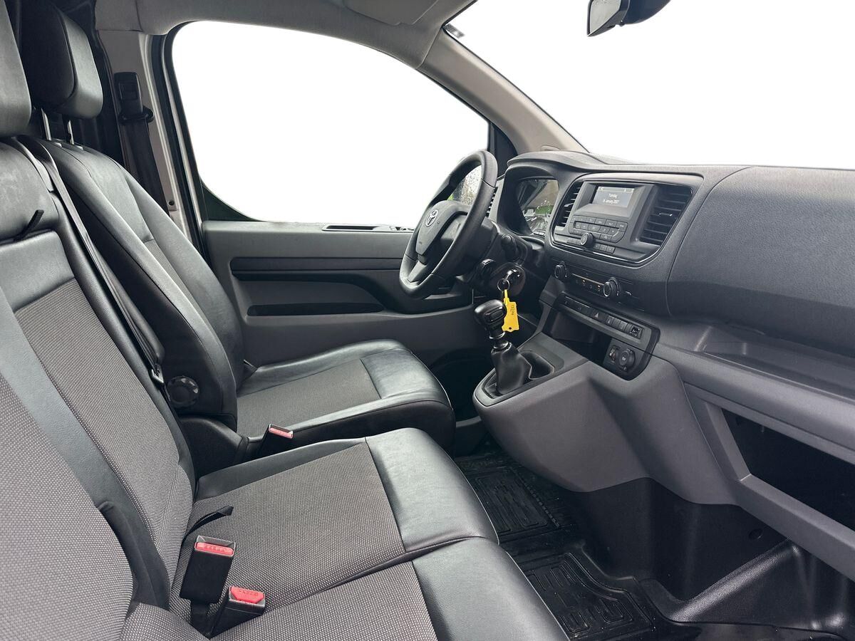 Billede af Toyota Proace Medium 1,6 D Comfort Skydedør, Dobb. bagdør u/ruder 115HK Van 6g