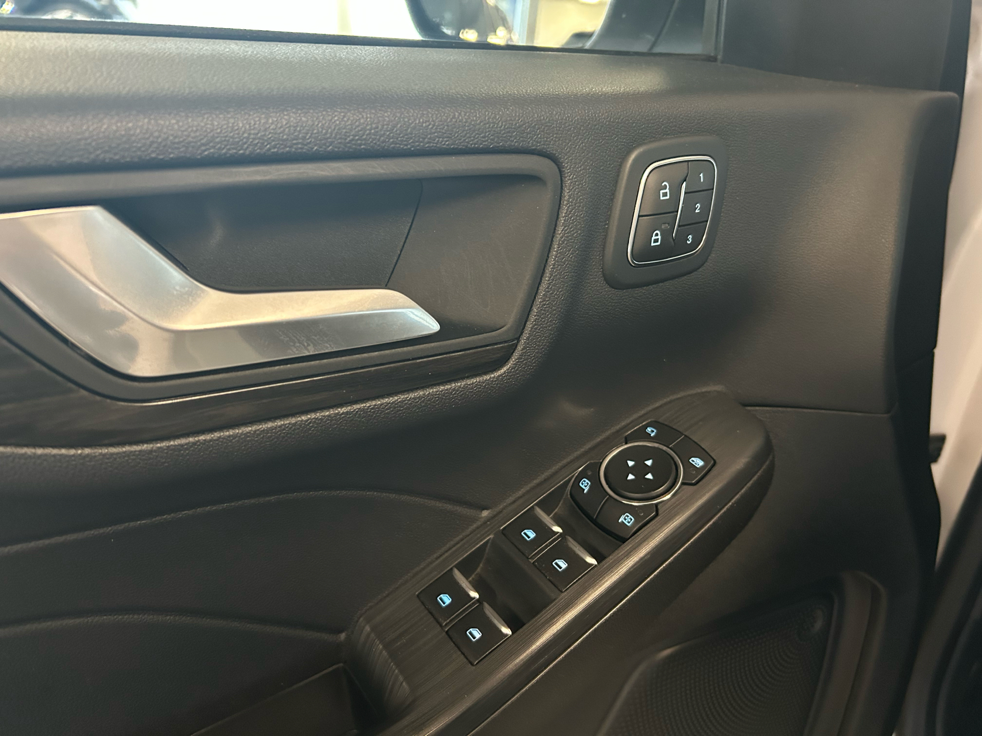 Billede af Ford Kuga 2,5 Plugin-hybrid Vignale CVT 225HK 5d Trinl. Gear