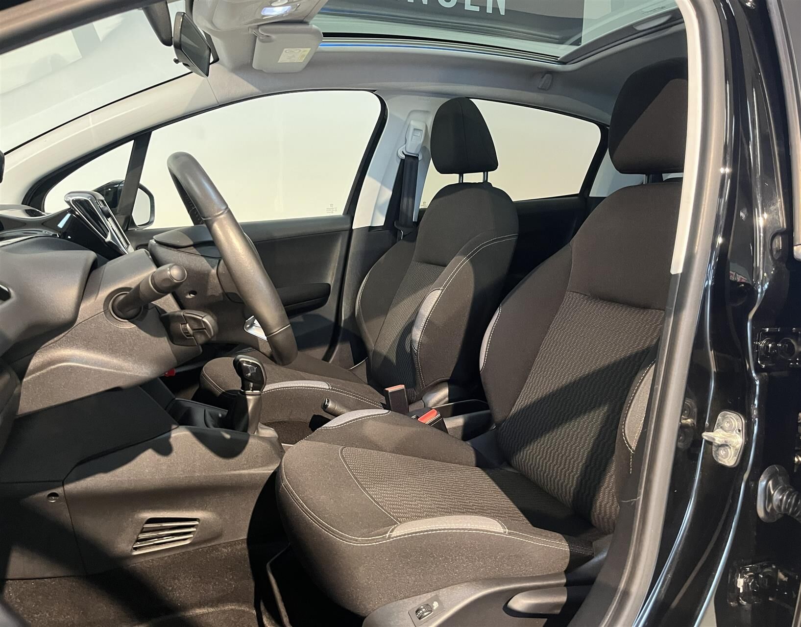 Billede af Peugeot 208 1,2 VTi Chili Sky 82HK 5d