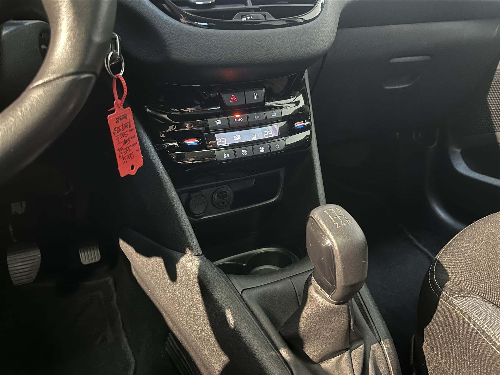 Billede af Peugeot 208 1,2 VTi Chili Sky 82HK 5d