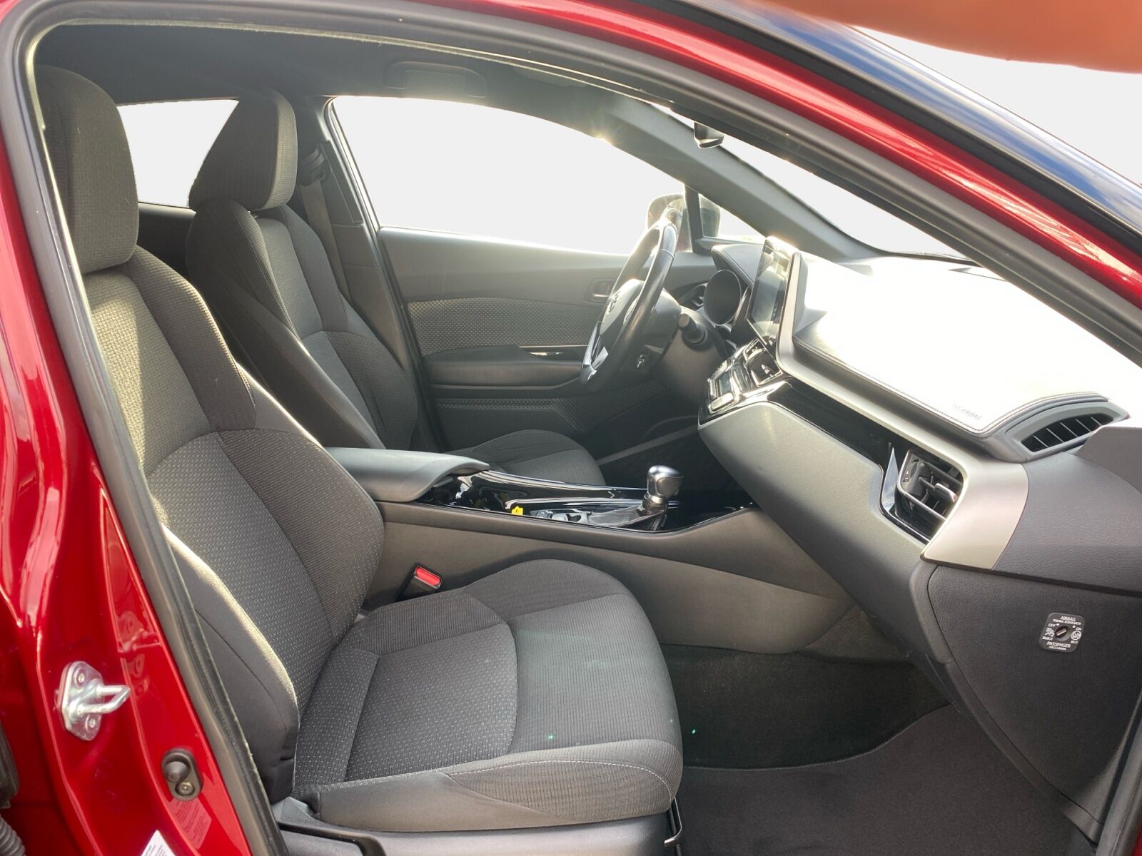 Billede af Toyota C-HR 1,8 Hybrid Premium Selected Bi-tone Multidrive S 122HK 5d Aut.