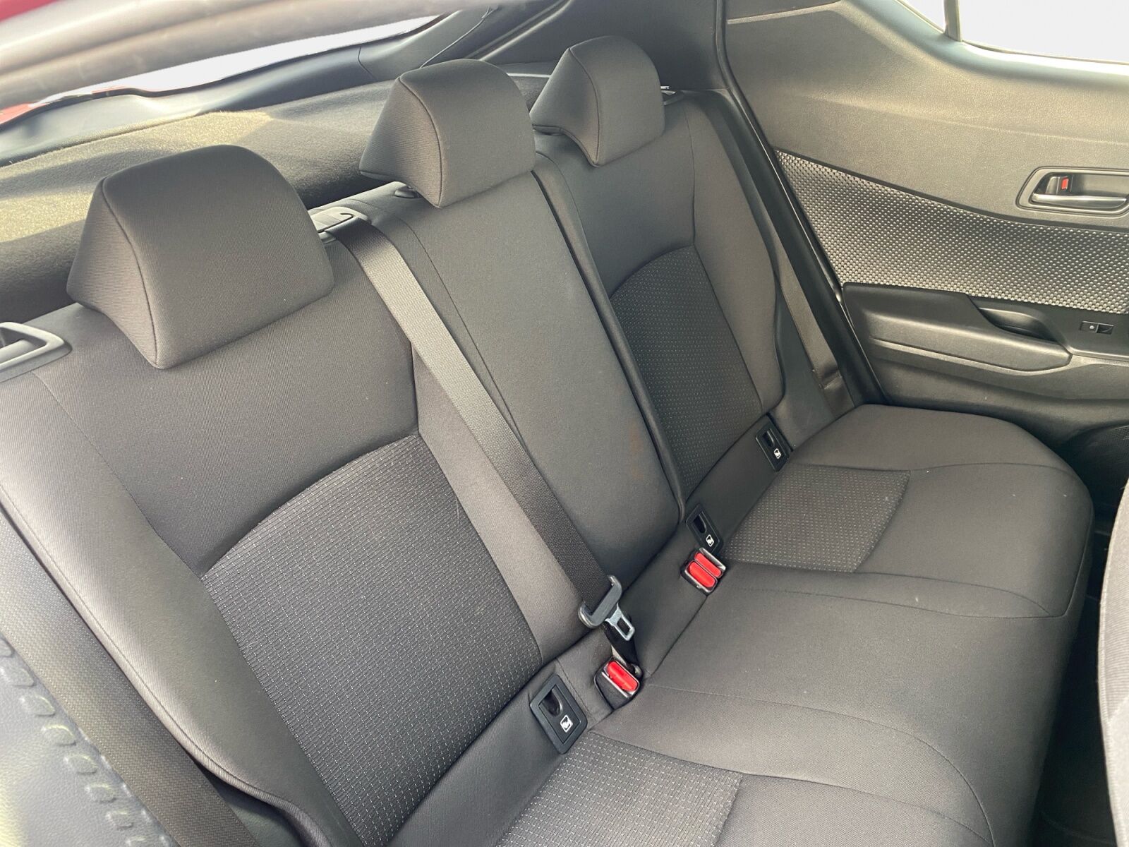 Billede af Toyota C-HR 1,8 Hybrid Premium Selected Bi-tone Multidrive S 122HK 5d Aut.