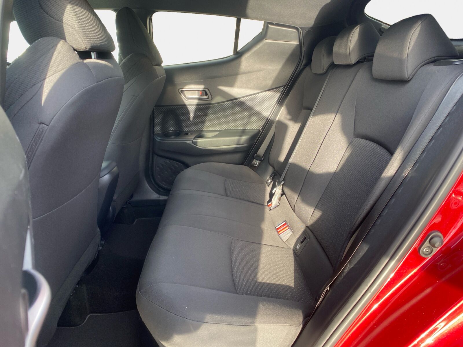 Billede af Toyota C-HR 1,8 Hybrid Premium Selected Bi-tone Multidrive S 122HK 5d Aut.