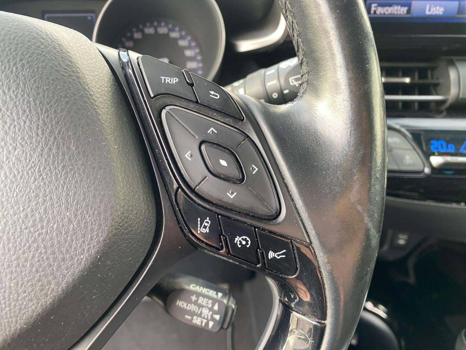 Billede af Toyota C-HR 1,8 Hybrid Premium Selected Bi-tone Multidrive S 122HK 5d Aut.