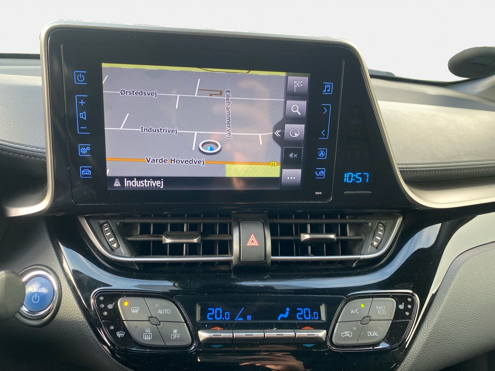 Billede af Toyota C-HR 1,8 Hybrid Premium Selected Bi-tone Multidrive S 122HK 5d Aut.