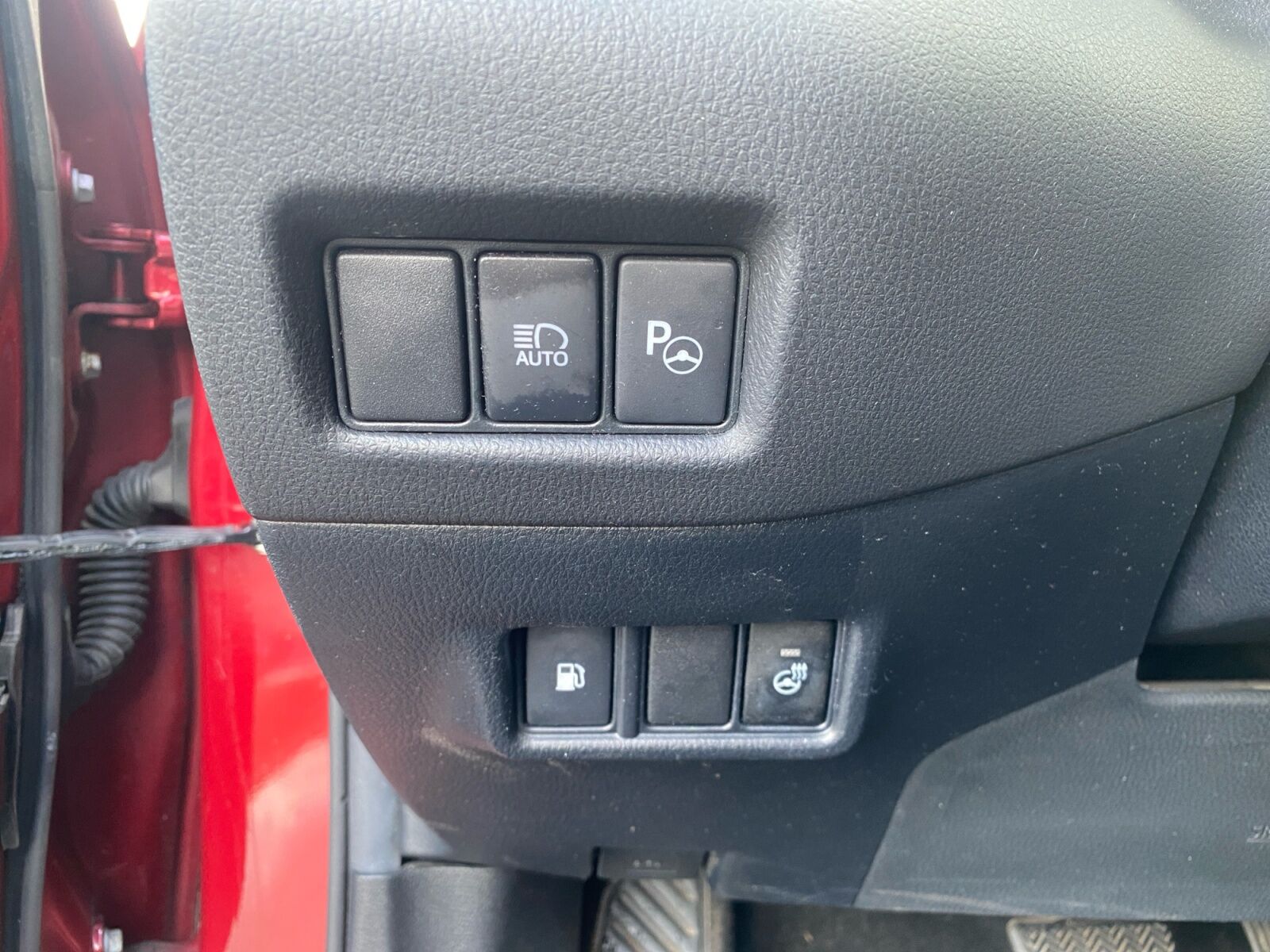 Billede af Toyota C-HR 1,8 Hybrid Premium Selected Bi-tone Multidrive S 122HK 5d Aut.