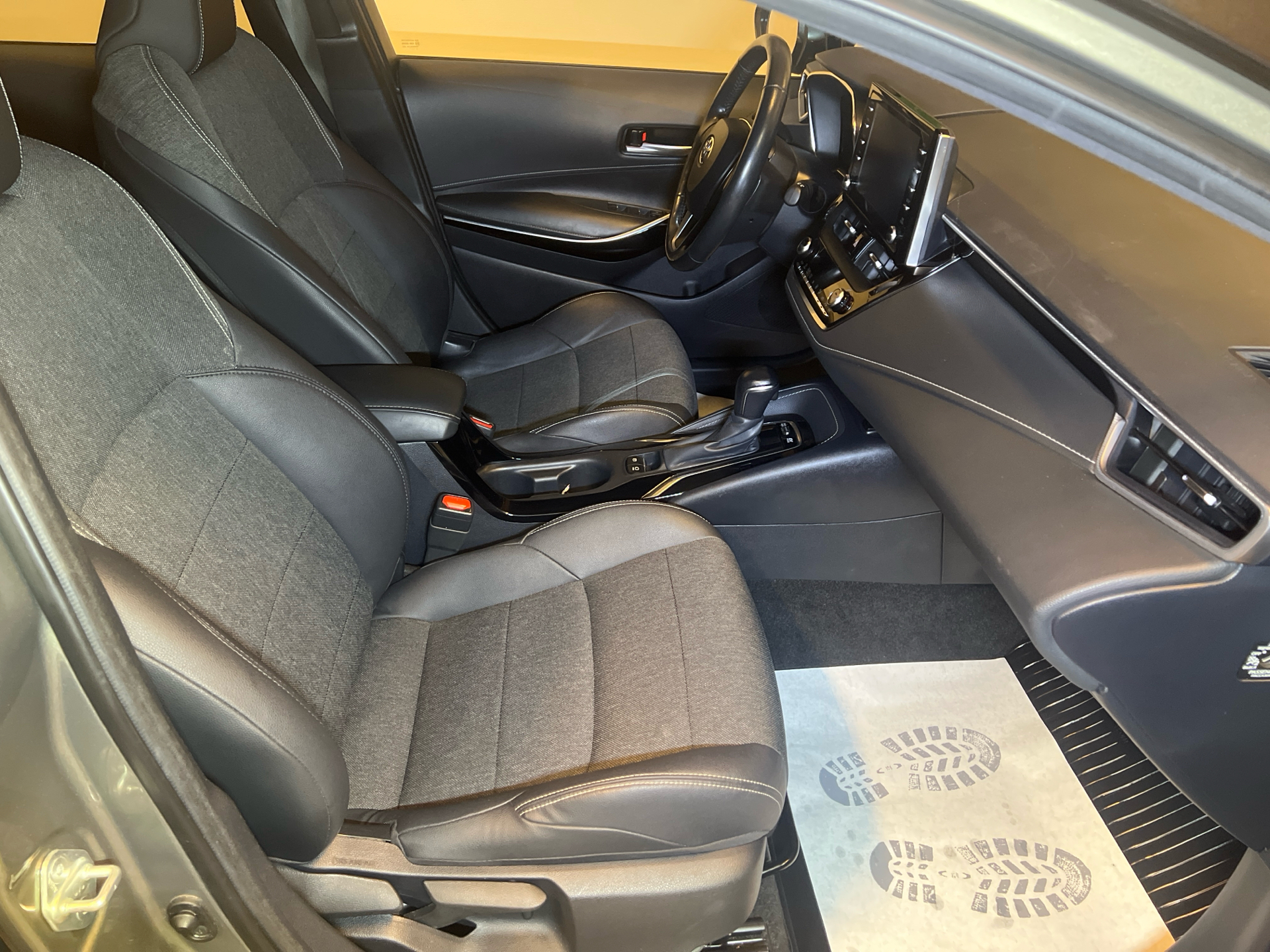 Billede af Toyota Corolla Touring Sports 1,8 Hybrid Active Premium E-CVT 122HK Stc Trinl. Gear