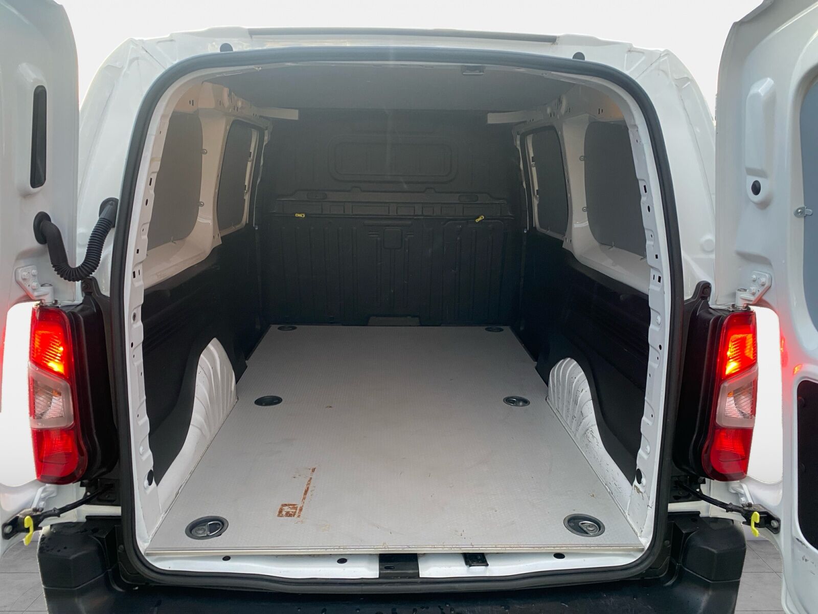 Billede af Toyota Proace City Long 1,5 D Comfort Smart Active Vision 130HK Van 8g Aut.