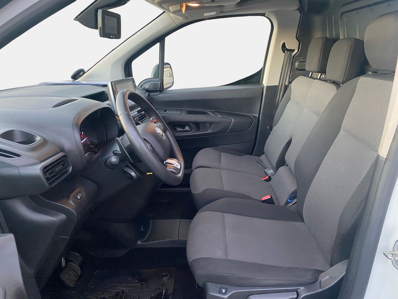 Billede af Toyota Proace City Long 1,5 D Comfort Smart Active Vision 130HK Van 8g Aut.