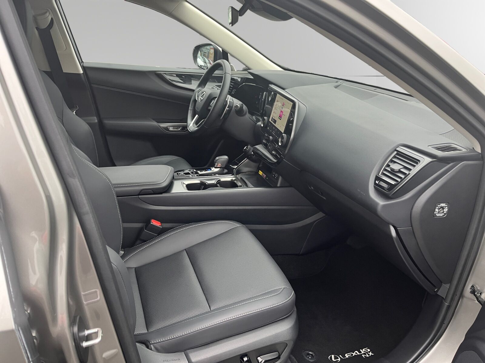 Billede af Lexus NX 450h+ 2,5 Plugin-hybrid Business Plus 4WD 309HK 5d Trinl. Gear