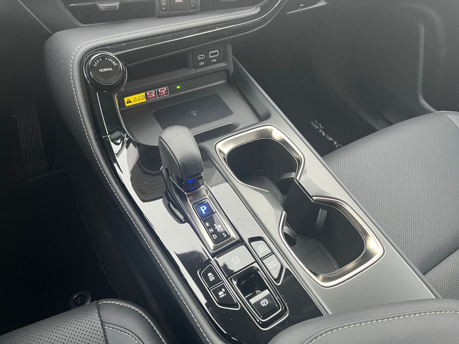 Billede af Lexus NX 450h+ 2,5 Plugin-hybrid Business Plus 4WD 309HK 5d Trinl. Gear