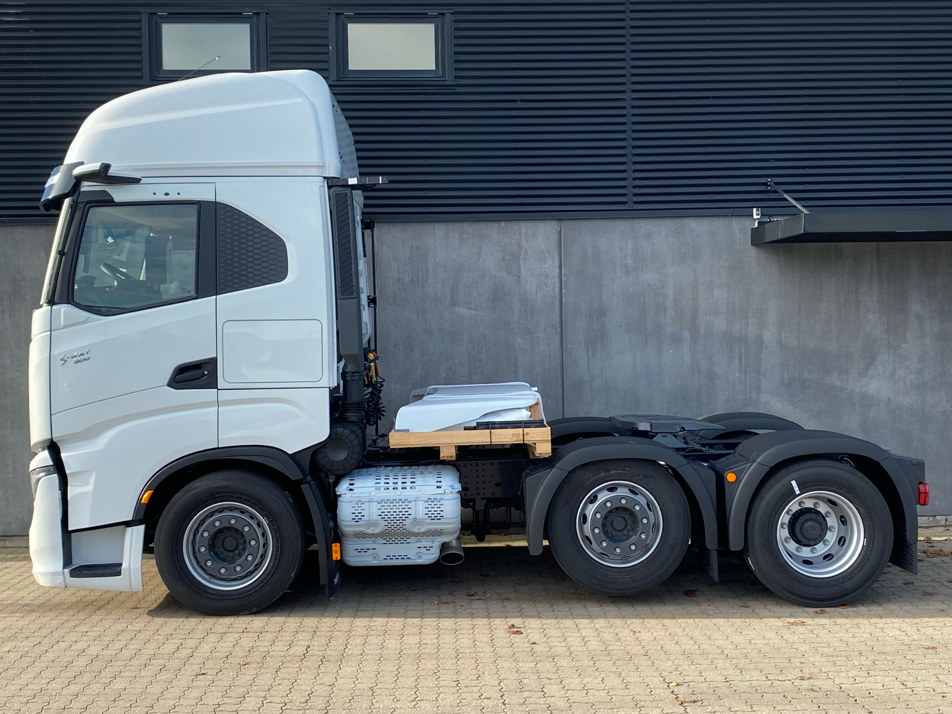 Billede af Iveco S-Way 12,9 D AS440S49-E6e Twinsteer 570HK 12g Aut.