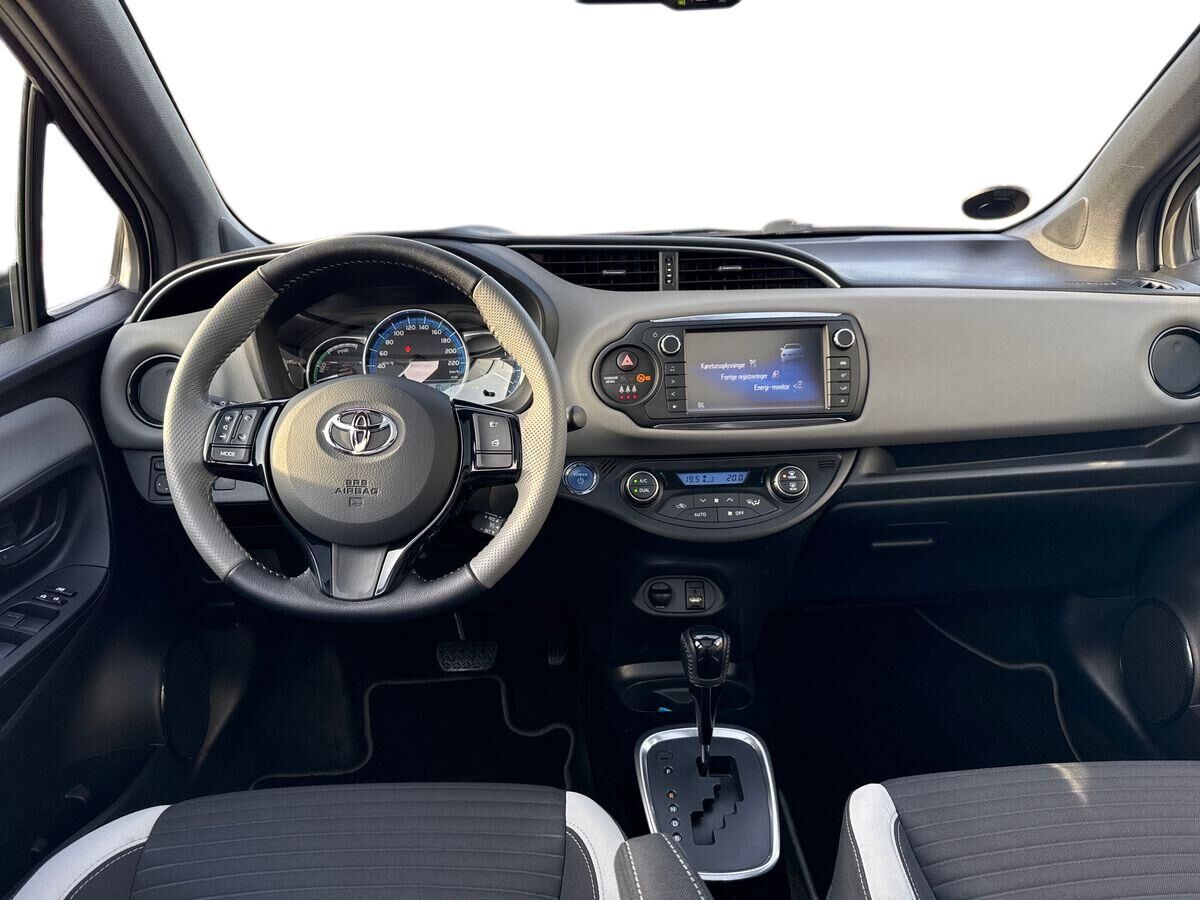 Billede af Toyota Yaris 1,5 Hybrid Pure E-CVT 100HK 5d Trinl. Gear