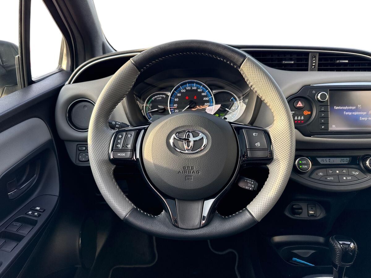 Billede af Toyota Yaris 1,5 Hybrid Pure E-CVT 100HK 5d Trinl. Gear