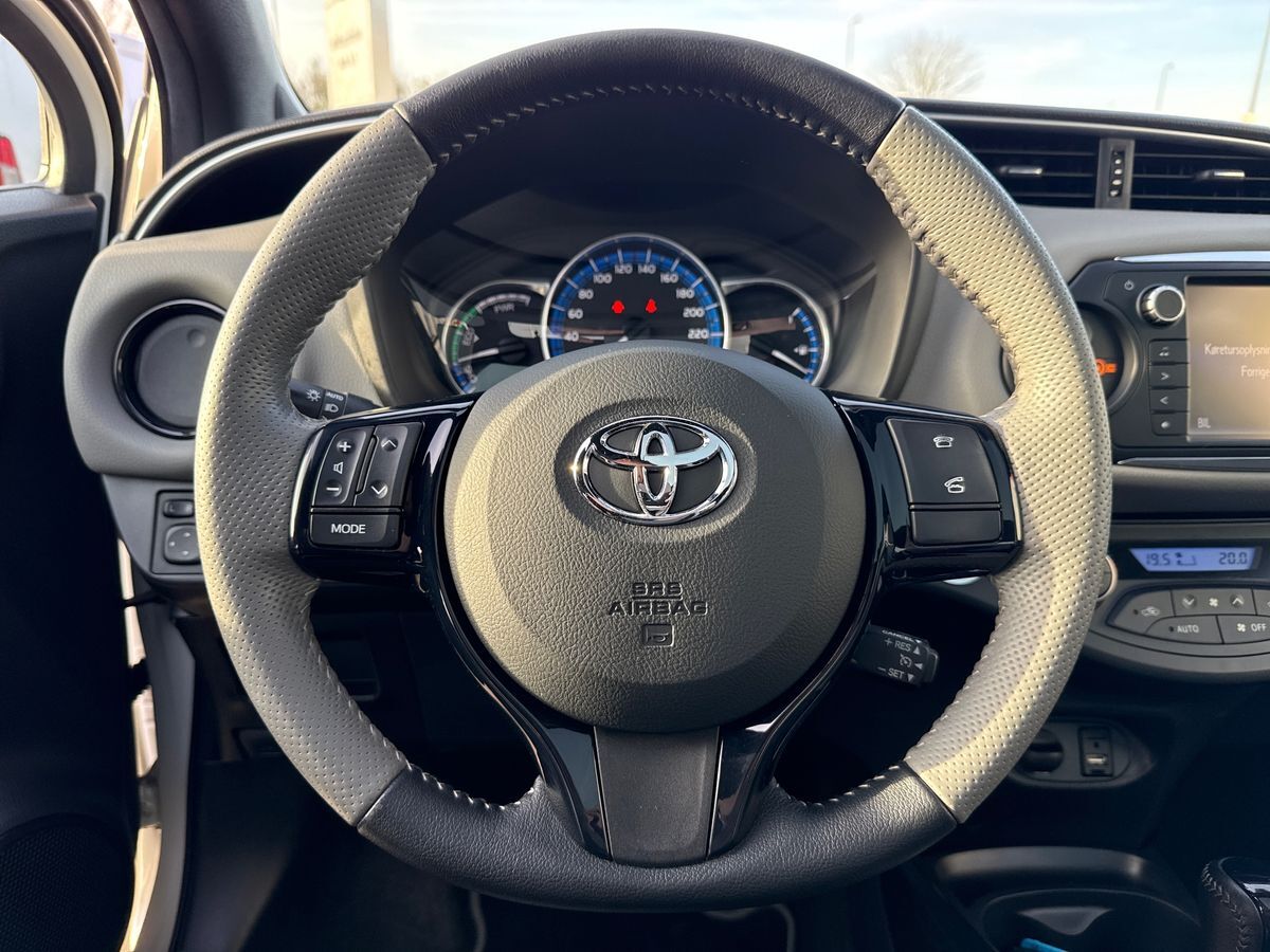 Billede af Toyota Yaris 1,5 Hybrid Pure E-CVT 100HK 5d Trinl. Gear