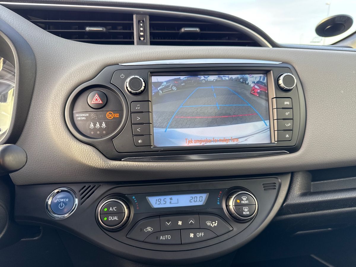 Billede af Toyota Yaris 1,5 Hybrid Pure E-CVT 100HK 5d Trinl. Gear