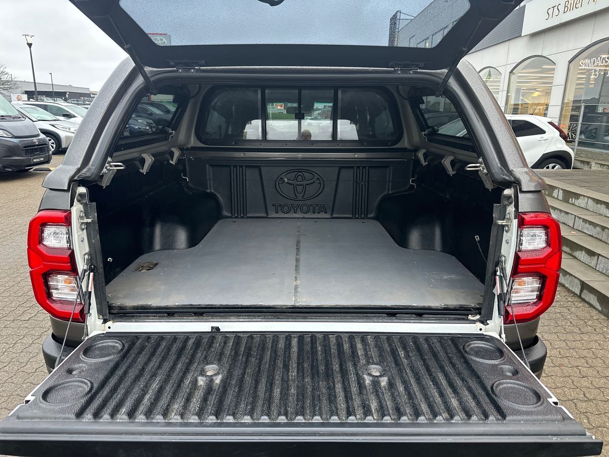 Billede af Toyota HiLux Dobb.Kab. 2,8 D-4D T4 Invincible AWD 204HK DobKab Aut.