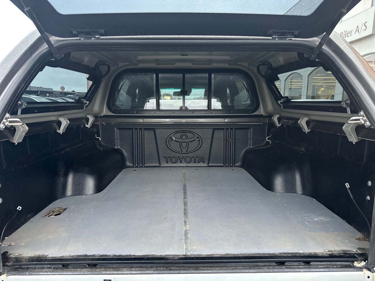 Billede af Toyota HiLux Dobb.Kab. 2,8 D-4D T4 Invincible AWD 204HK DobKab Aut.