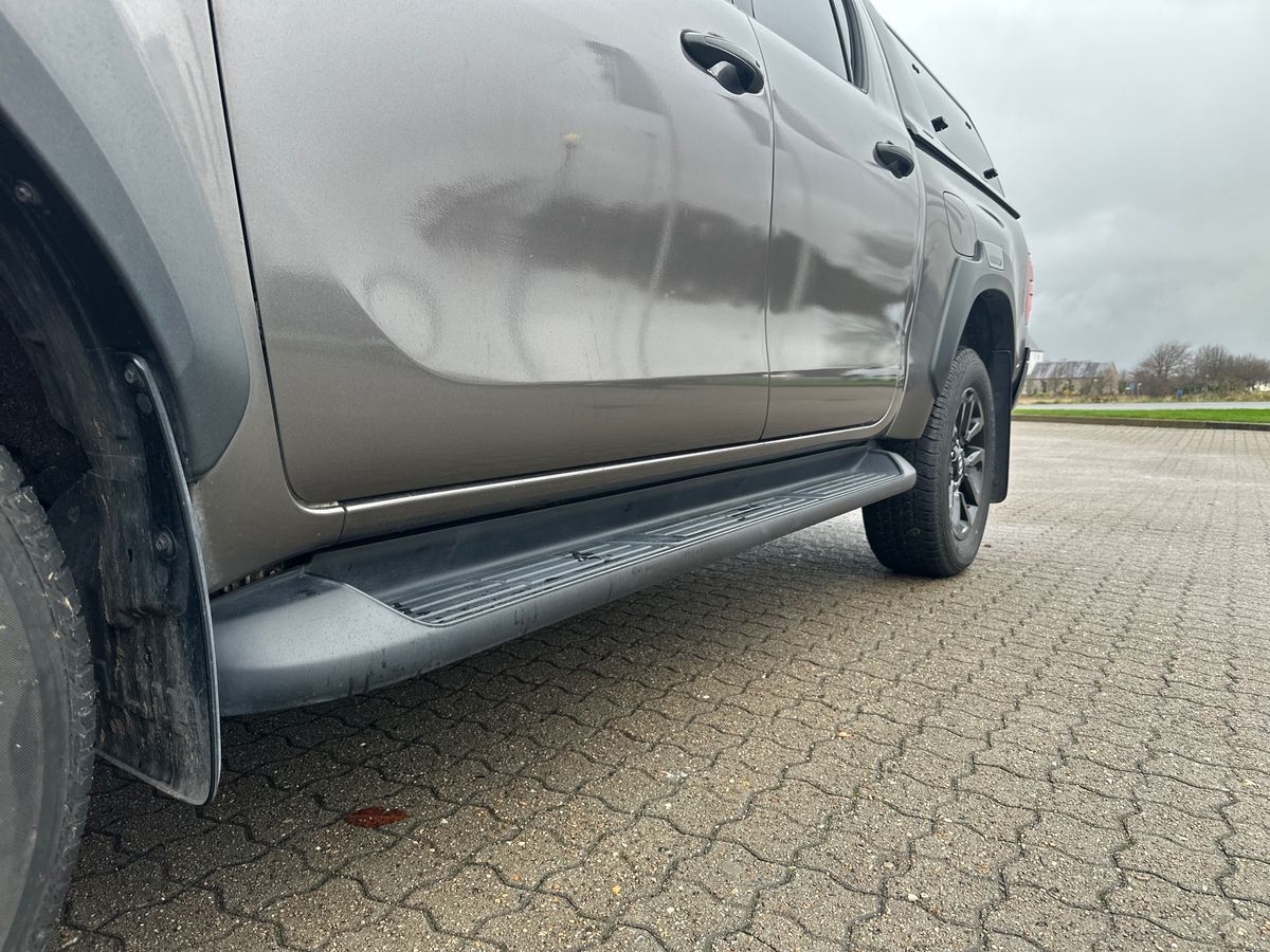 Billede af Toyota HiLux Dobb.Kab. 2,8 D-4D T4 Invincible AWD 204HK DobKab Aut.