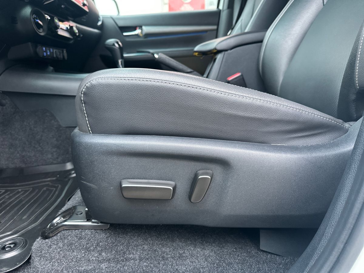 Billede af Toyota HiLux Dobb.Kab. 2,8 D-4D T4 Invincible AWD 204HK DobKab Aut.