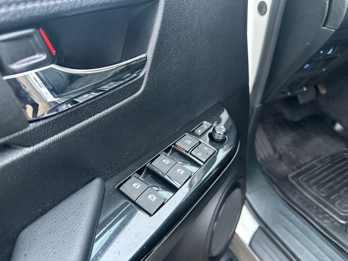 Billede af Toyota HiLux Dobb.Kab. 2,8 D-4D T4 Invincible AWD 204HK DobKab Aut.