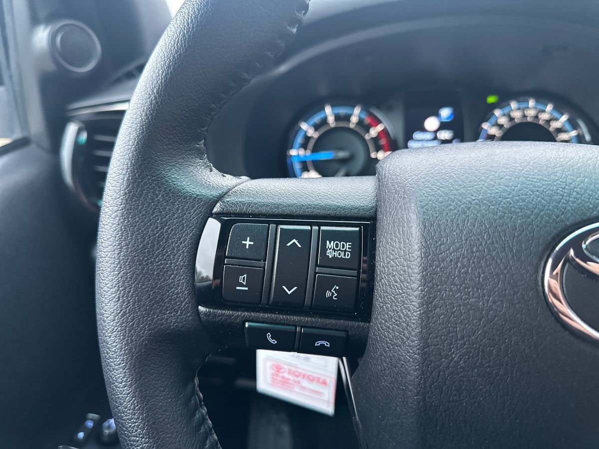 Billede af Toyota HiLux Dobb.Kab. 2,8 D-4D T4 Invincible AWD 204HK DobKab Aut.