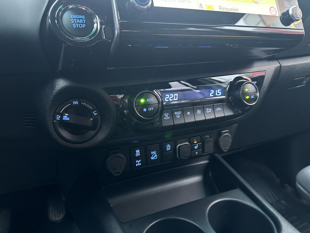 Billede af Toyota HiLux Dobb.Kab. 2,8 D-4D T4 Invincible AWD 204HK DobKab Aut.
