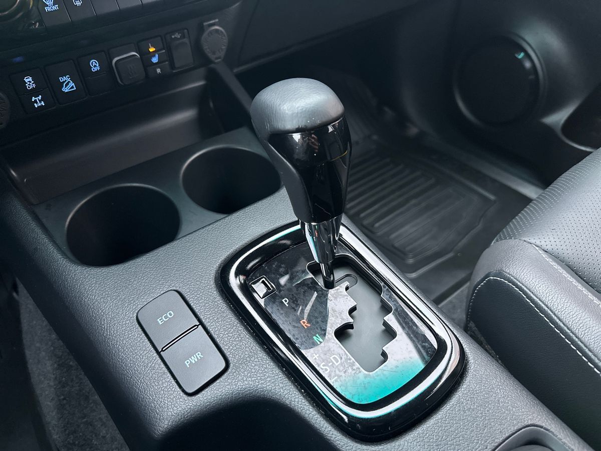 Billede af Toyota HiLux Dobb.Kab. 2,8 D-4D T4 Invincible AWD 204HK DobKab Aut.