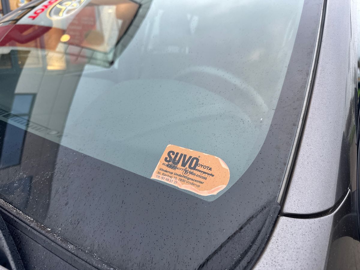 Billede af Toyota HiLux Dobb.Kab. 2,8 D-4D T4 Invincible AWD 204HK DobKab Aut.