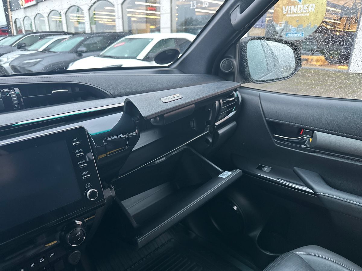 Billede af Toyota HiLux Dobb.Kab. 2,8 D-4D T4 Invincible AWD 204HK DobKab Aut.