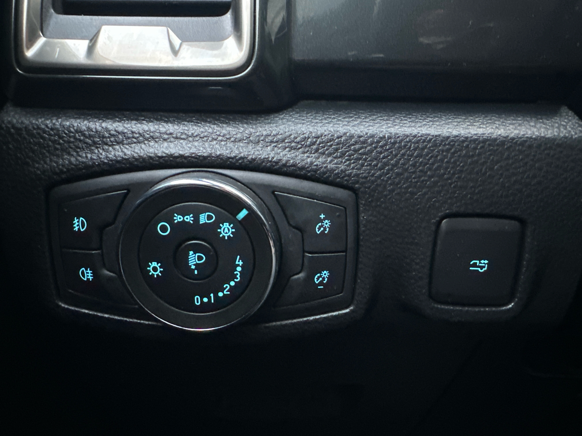 Billede af Ford Ranger 3000kg 2,0 EcoBlue Bi-turbo Stormtrak 4x4 213HK DobKab 10g Aut.