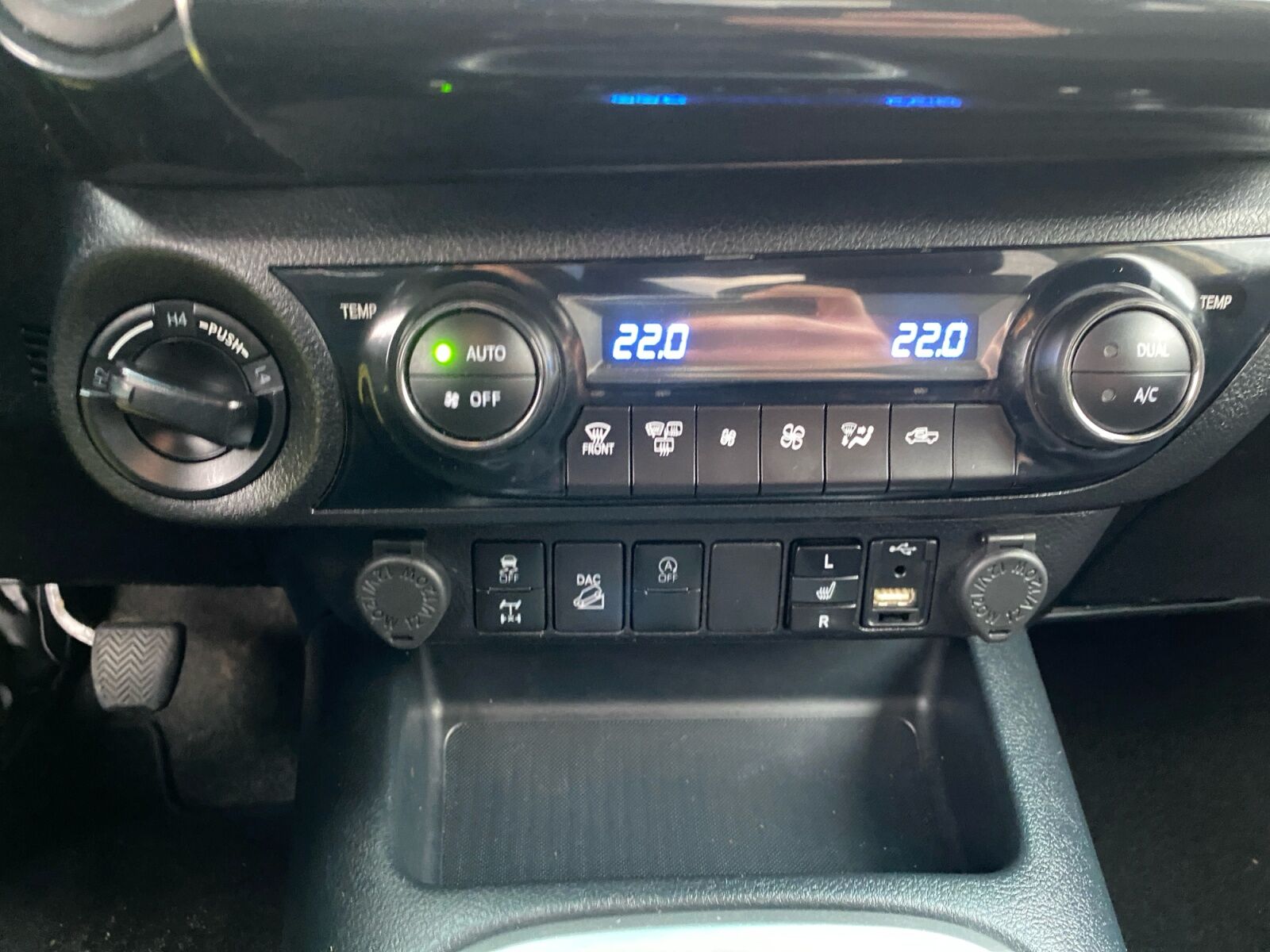 Billede af Toyota HiLux Extra Cab 2,4 D-4D T3 AWD 150HK Pick-Up 6g