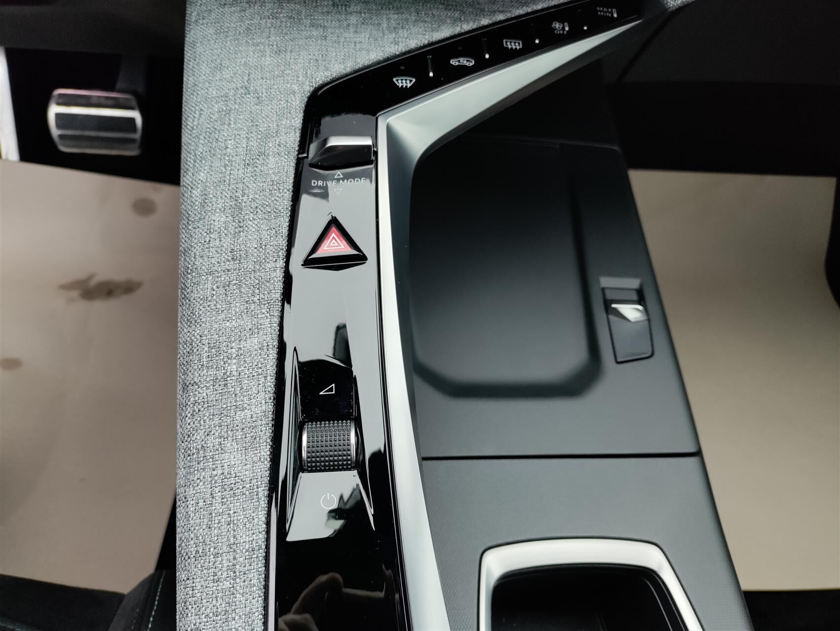 Billede af Peugeot e-3008 EL GT 210HK 5d Aut.