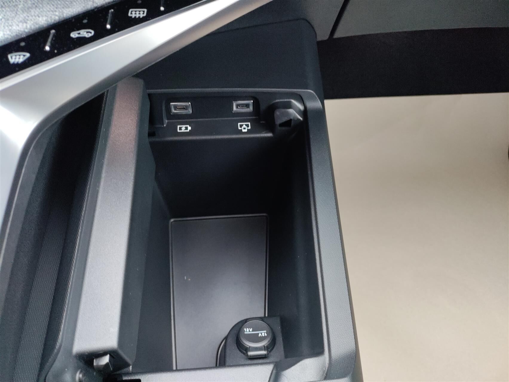 Billede af Peugeot e-3008 EL GT 210HK 5d Aut.