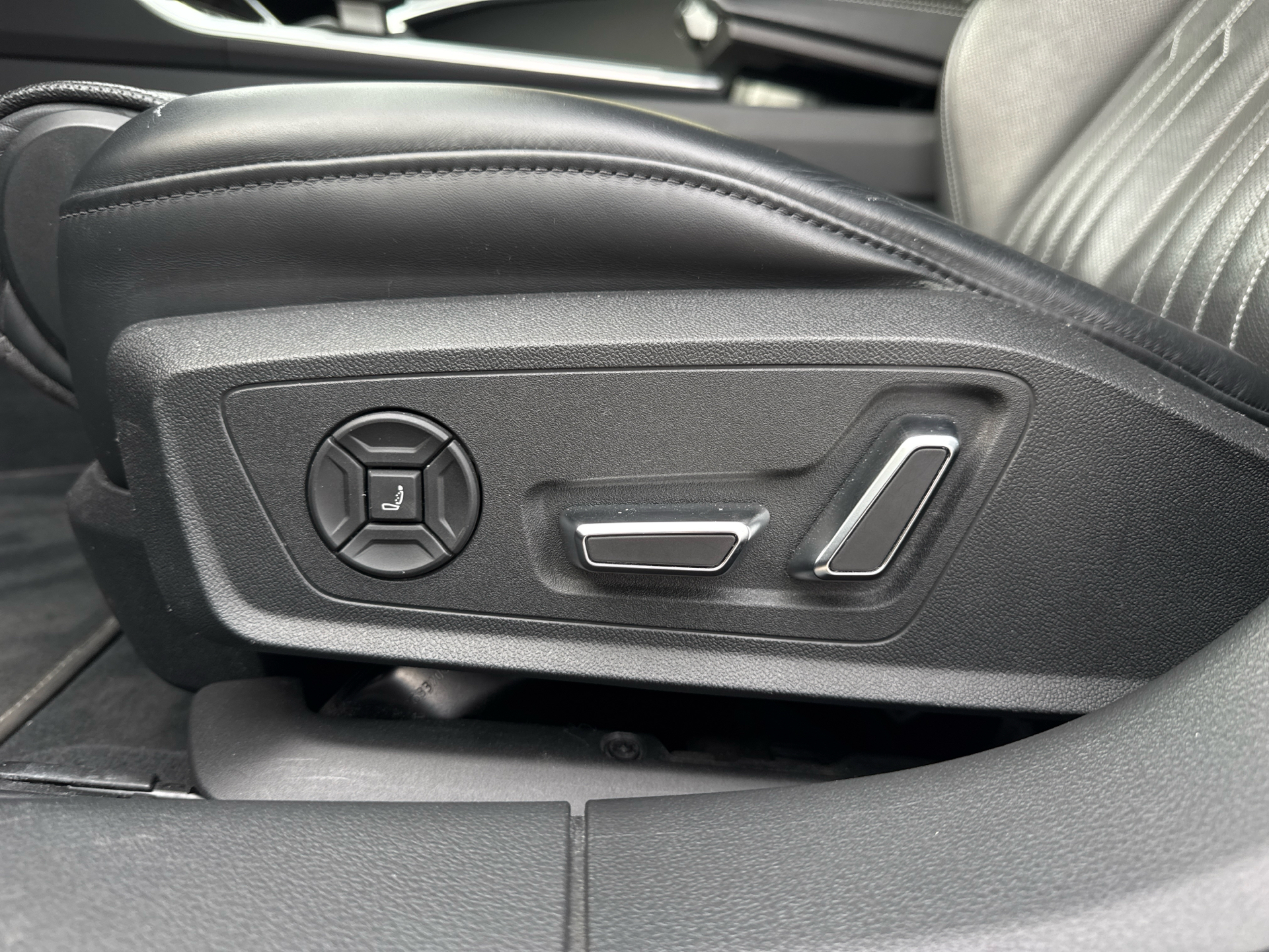 Billede af Audi A6 2,0 55 TFSI e S-Line Sport Prestige Quattro S Tron 365HK Aut. 