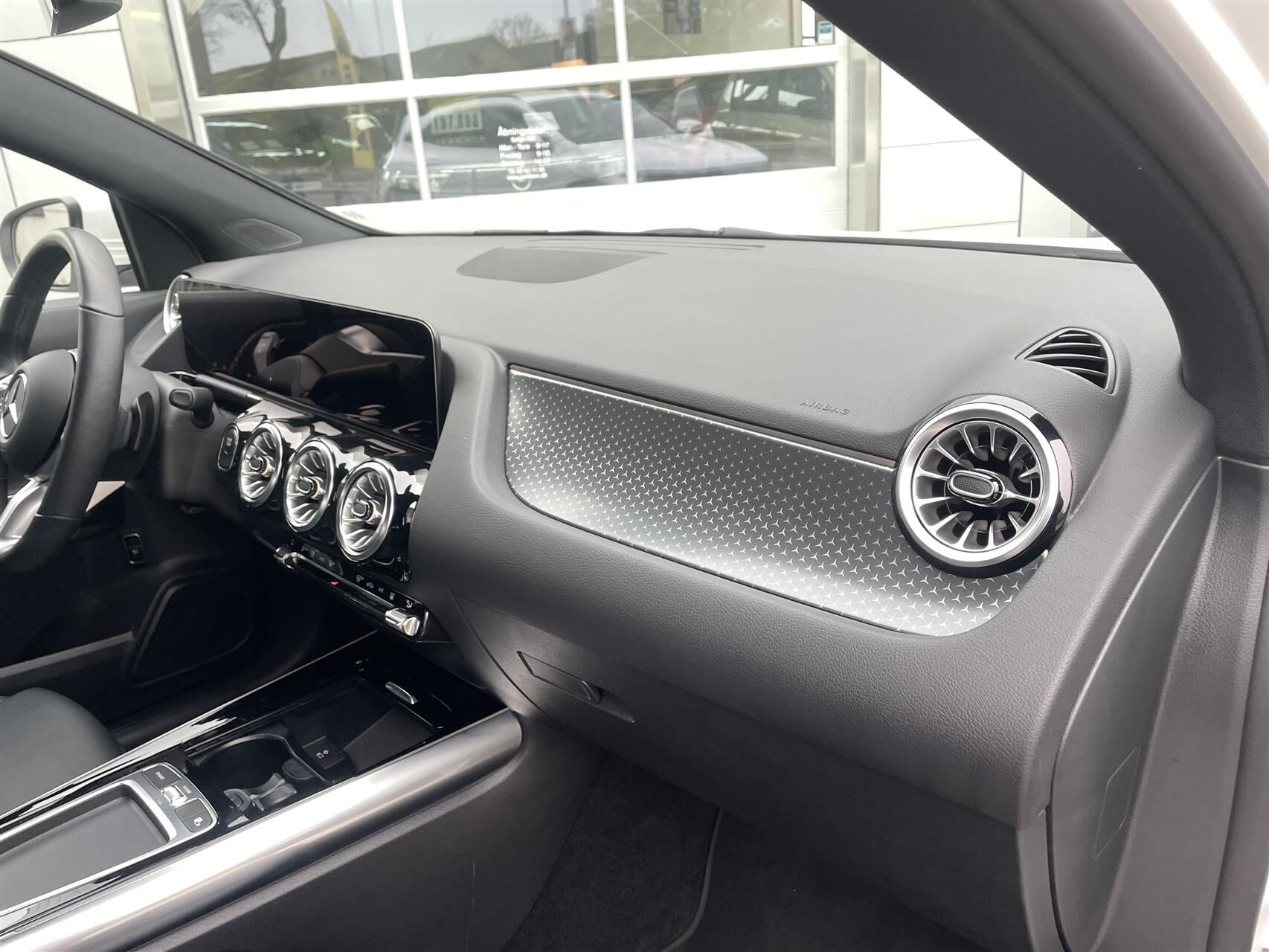 Billede af Mercedes-Benz EQA 300 EL Progressive 4Matic 228HK 5d Aut.